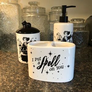 NWT Halloween Hocus Pocus 3-Piece Bathtoom Set